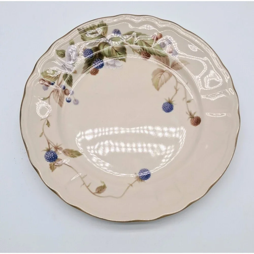 Epoch Summer Hill China Dinner Plates Blackberry 10 3/8